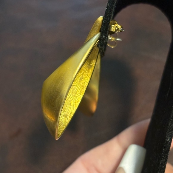 Givenchy New York Paris matte Coil Tapered Hoop Goldtone Earrings pierced - Picture 3 of 8